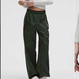 Lululemon Stretch Satin Nylon Pant Size XS